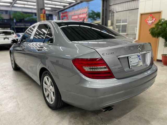BENZ W204 C180  第6張相片