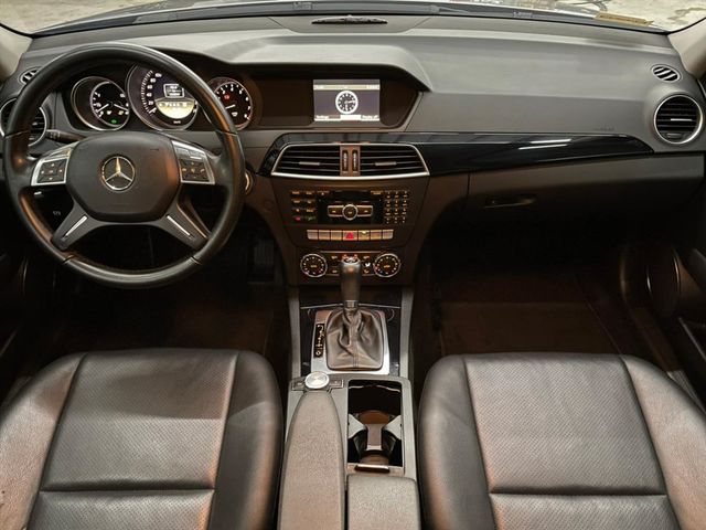 BENZ W204 C180  第11張相片