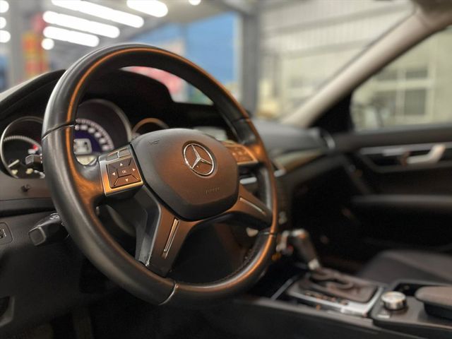 BENZ W204 C180  第12張相片