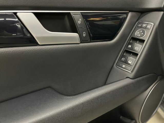 BENZ W204 C180  第17張相片