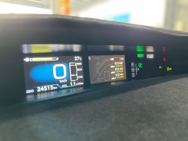 TOYOTA PRIUS PHV  第12張相片
