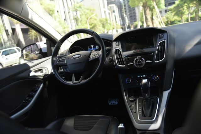 【鋐基汽車】FORD FOCUS 5門  第8張相片