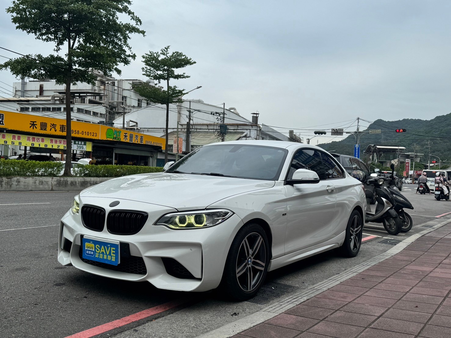 2015 BMW 220I M2外觀都幫你改好了  第1張相片