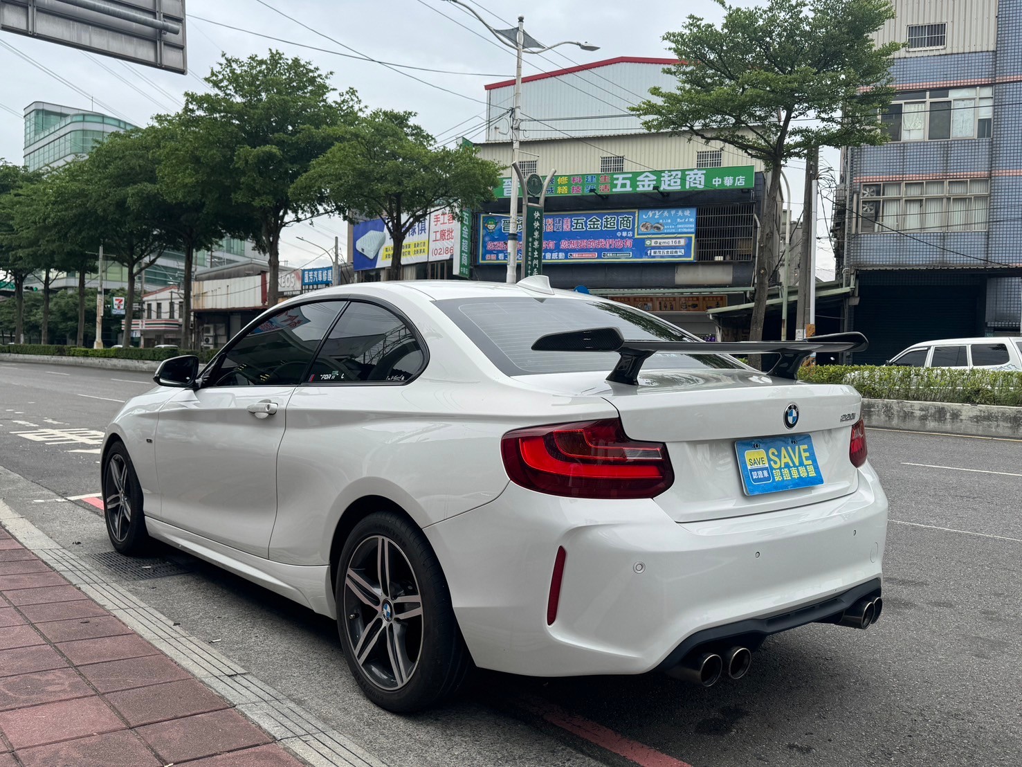 2015 BMW 220I M2外觀都幫你改好了  第3張相片