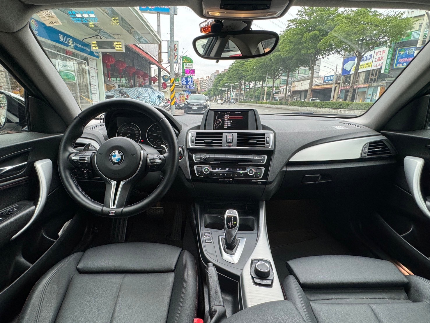 2015 BMW 220I M2外觀都幫你改好了  第7張相片