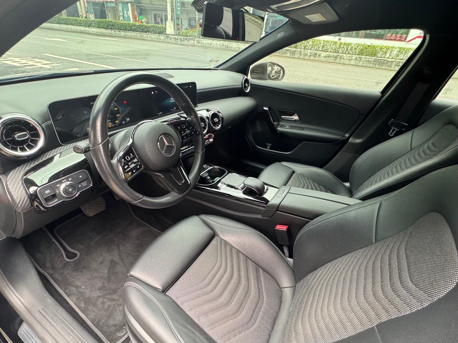 2019 BENZ A180  便宜入門級BENZ  第10張相片