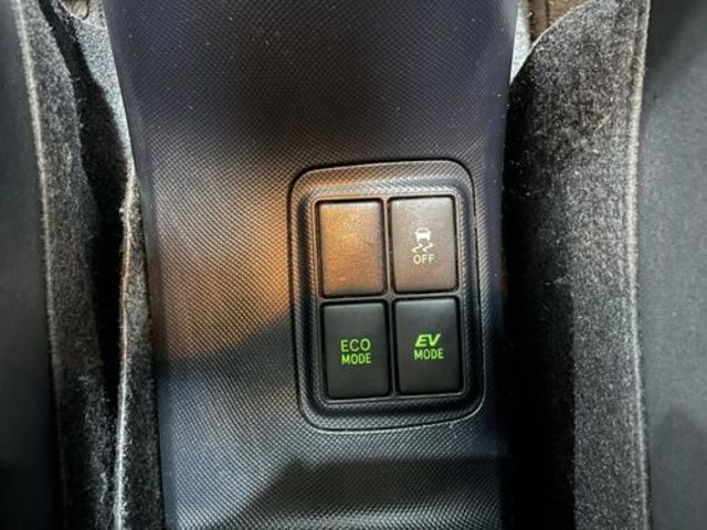 TOYOTA豐田 PRIUS C  第12張相片