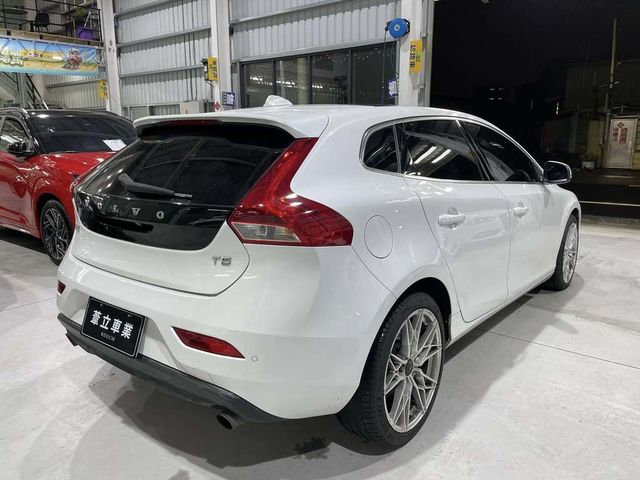VOLVO富豪 V40  第9張相片