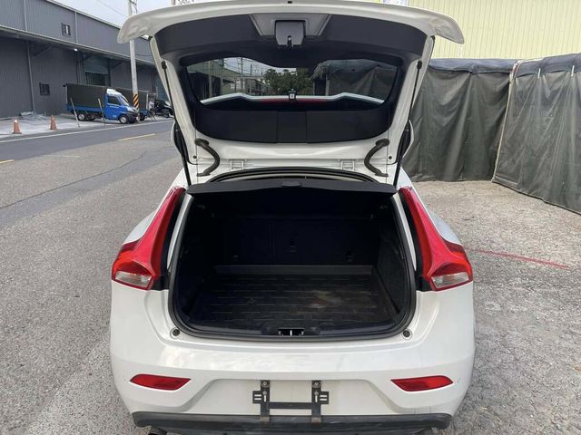 VOLVO富豪 V40  第31張相片