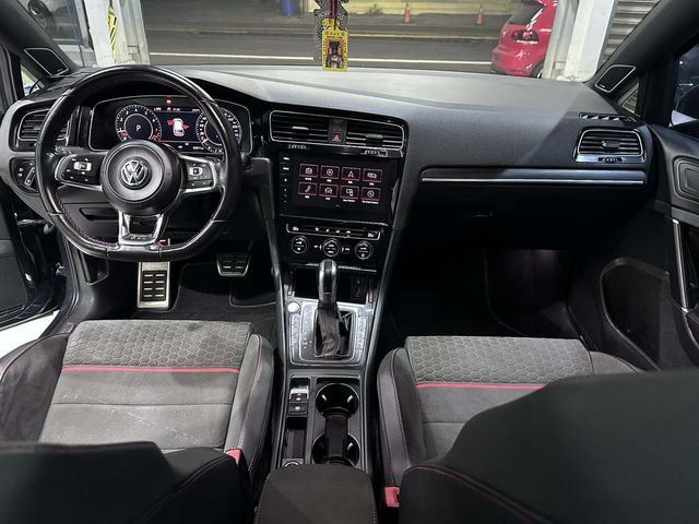 VOLKSWAGEN福斯 GOLF GTI  第7張相片