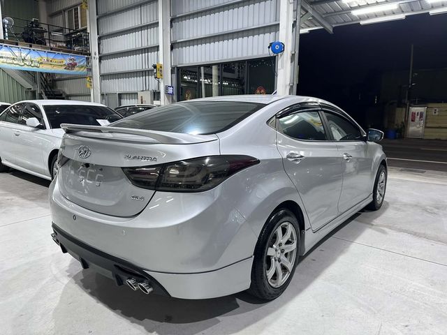HYUNDAI現代 ELANTRA  第4張相片