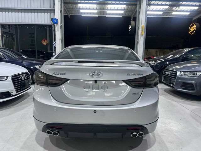 HYUNDAI現代 ELANTRA  第5張相片