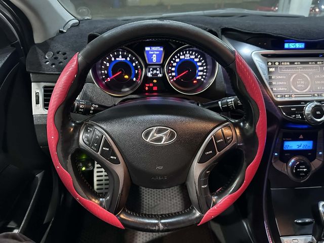 HYUNDAI現代 ELANTRA  第7張相片