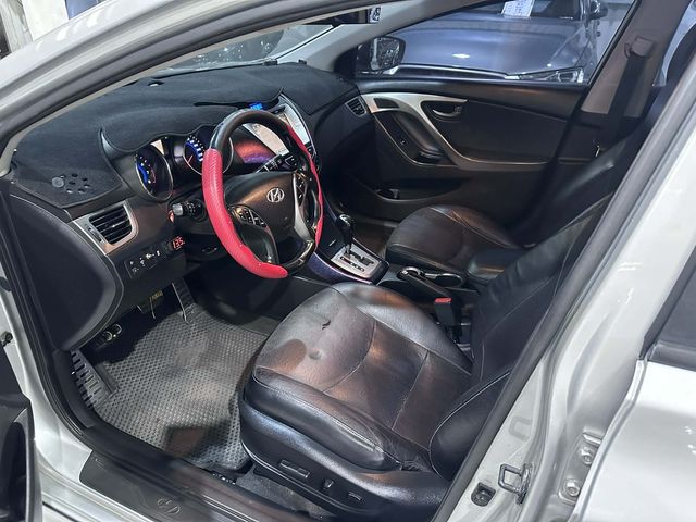 HYUNDAI現代 ELANTRA  第8張相片