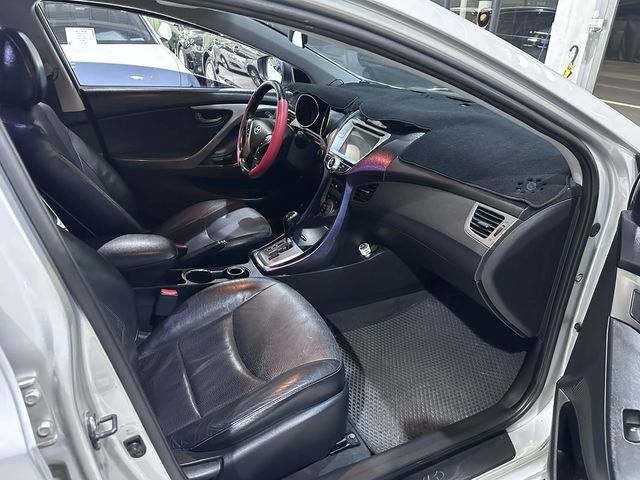 HYUNDAI現代 ELANTRA  第12張相片