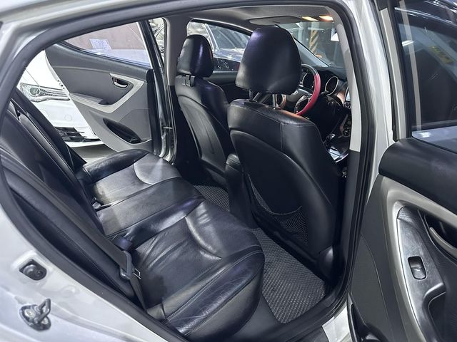 HYUNDAI現代 ELANTRA  第15張相片