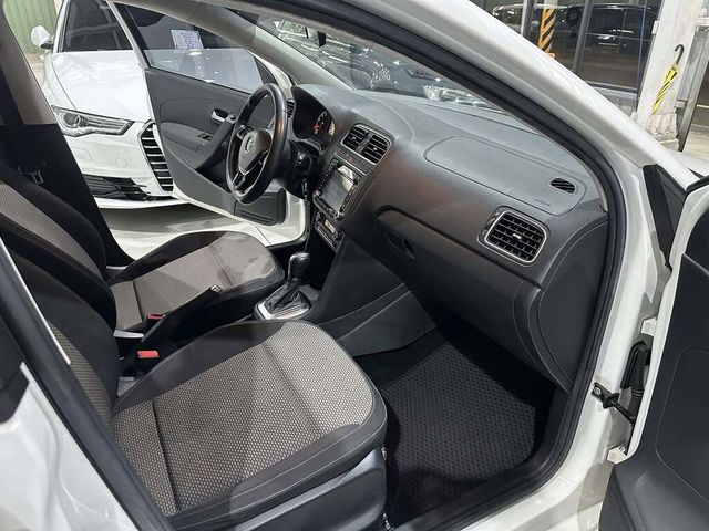 VOLKSWAGEN福斯 POLO  第14張相片