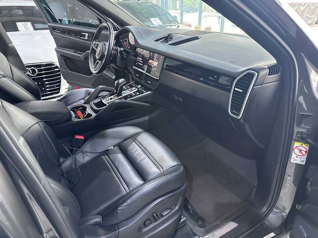 PORSCHE保時捷 CAYENNE  第16張相片
