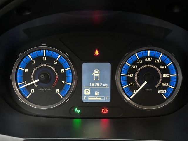 Mitsubishi Zinger  第14張相片