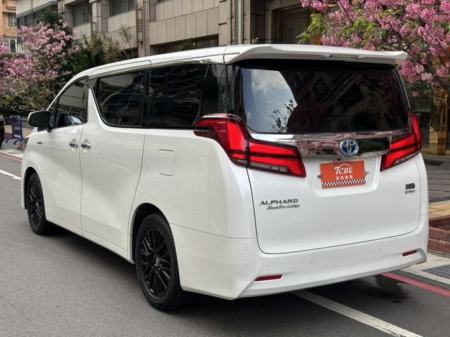 Toyota ALPHARD  第8張相片