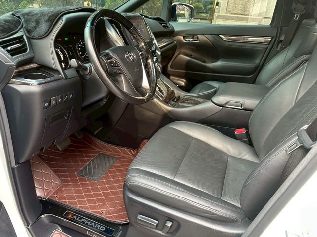 Toyota ALPHARD  第12張相片