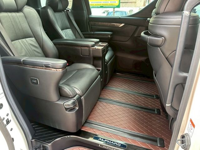 Toyota ALPHARD  第15張相片