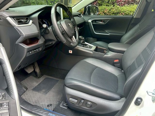 Toyota RAV4  第11張相片