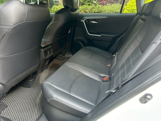 Toyota RAV4  第13張相片