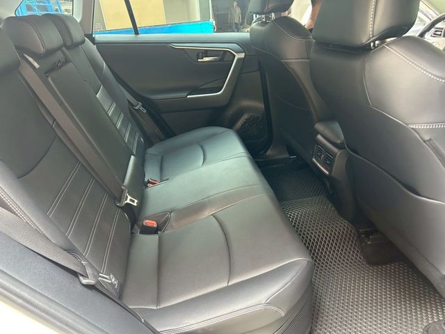 Toyota RAV4  第14張相片