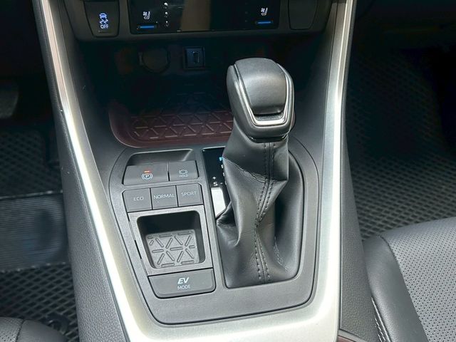 Toyota RAV4  第17張相片