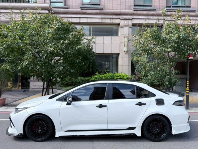 全車精品改裝 僅跑1萬  第6張相片