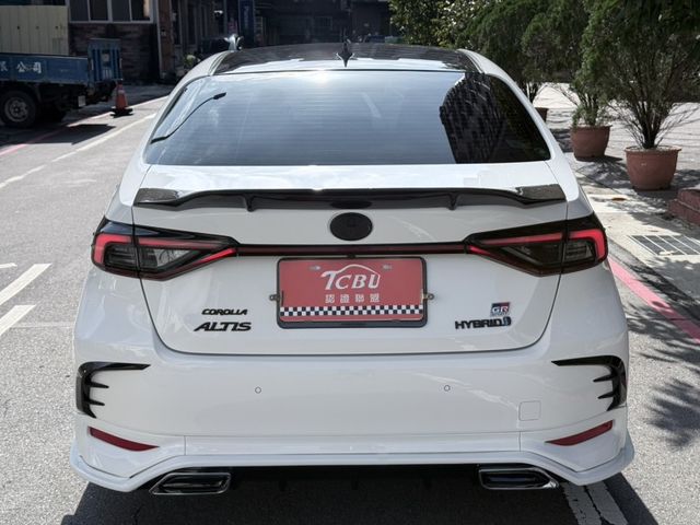 全車精品改裝 僅跑1萬  第8張相片