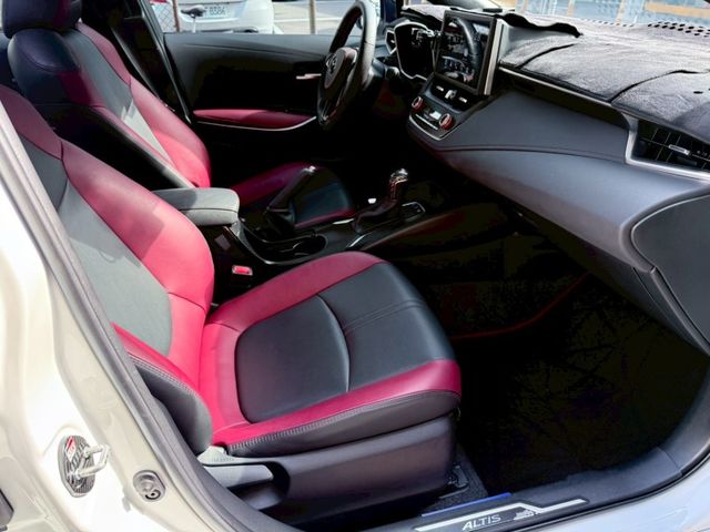 全車精品改裝 僅跑1萬  第15張相片