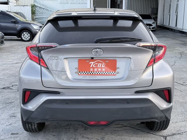 Toyota C-HR  第8張相片