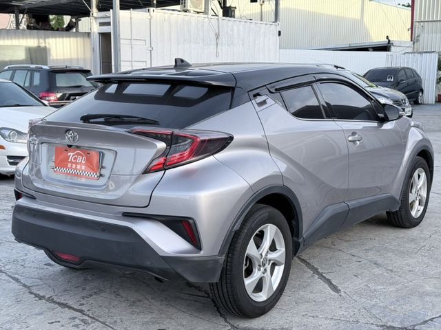Toyota C-HR  第9張相片