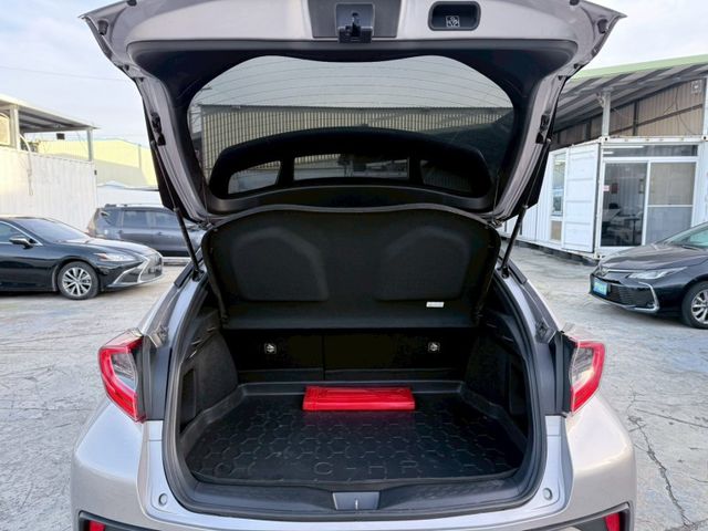 Toyota C-HR  第13張相片