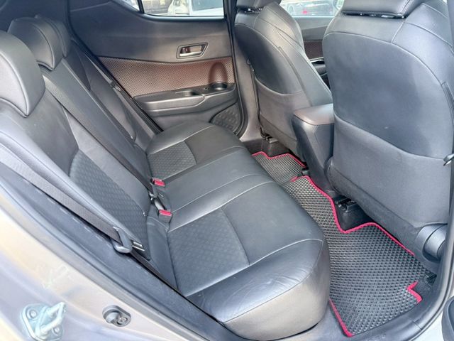 Toyota C-HR  第14張相片
