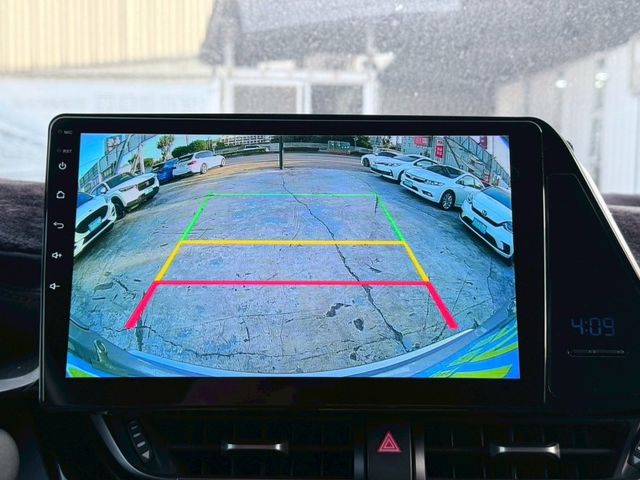 Toyota C-HR  第18張相片