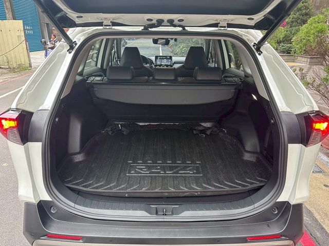 Toyota RAV4  第15張相片