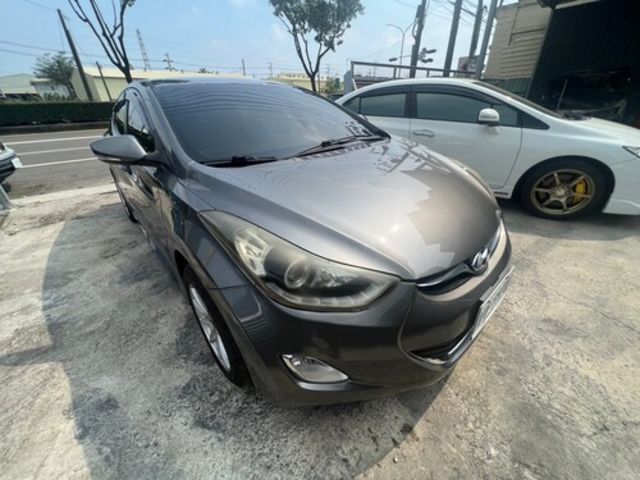 HYUNDAI現代 ELANTRA  第3張相片