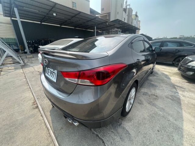 HYUNDAI現代 ELANTRA  第4張相片