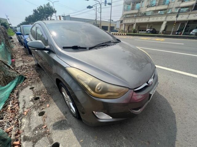 HYUNDAI現代 ELANTRA  第3張相片