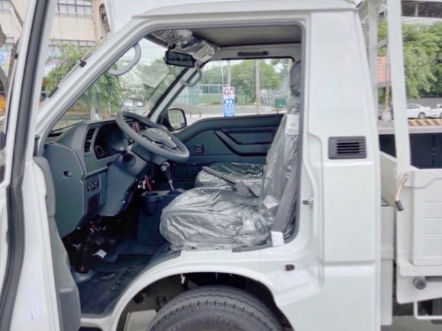 2025年5月出廠/自排全新中獎車/前後雙錄電子後視鏡/定速+方向盤快控鍵/安全帶警示面板/原廠保固  第8張相片