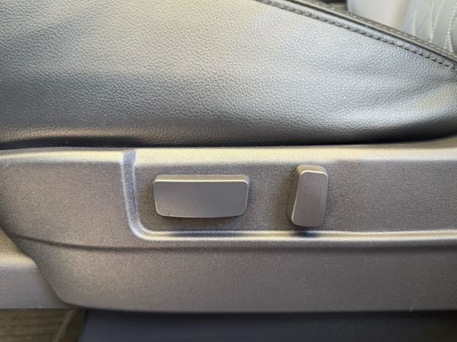 S-AWC 旗艦四傳/超低里程只跑3萬5/電尾門/電動椅/免鑰匙/ACC跟車/雙區恆溫/Yes認證全車原鈑件/里程保證  第9張相片