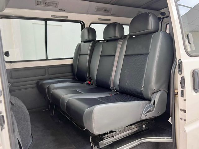 自排8人座客貨廂車/安卓影音/定速+盲點偵測/後座獨立空調/正時皮帶已更換(附原廠7.3萬公里定保維修履歷)/里程保證  第4張相片