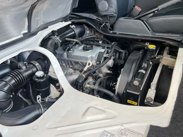 自排8人座客貨廂車/安卓影音/定速+盲點偵測/後座獨立空調/正時皮帶已更換(附原廠7.3萬公里定保維修履歷)/里程保證  第13張相片