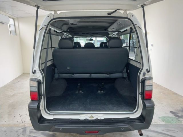 自排8人座客貨廂車/安卓影音/定速+盲點偵測/後座獨立空調/正時皮帶已更換(附原廠7.3萬公里定保維修履歷)/里程保證  第14張相片