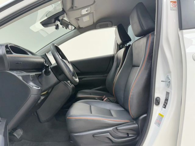 五人時尚休旅/Keyless免鑰匙啟動/恆溫+倒車雷達/行車記錄器/Yes認證全車原鈑件/里程保證  第2張相片