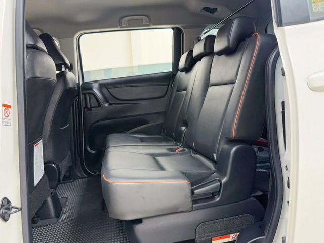 五人時尚休旅/Keyless免鑰匙啟動/恆溫+倒車雷達/行車記錄器/Yes認證全車原鈑件/里程保證  第3張相片