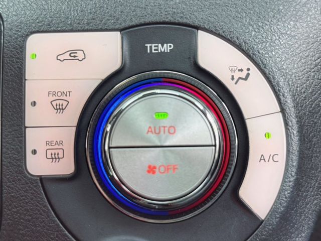 五人時尚休旅/Keyless免鑰匙啟動/恆溫+倒車雷達/行車記錄器/Yes認證全車原鈑件/里程保證  第4張相片